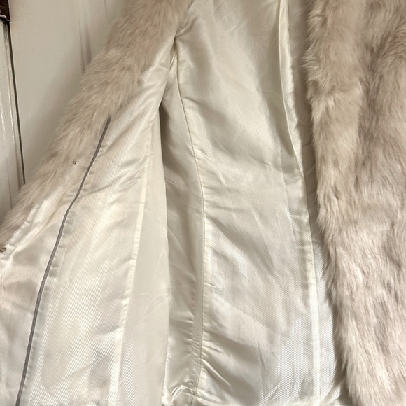 Banana Republic faux fur vest size small - Picture 4 of 8